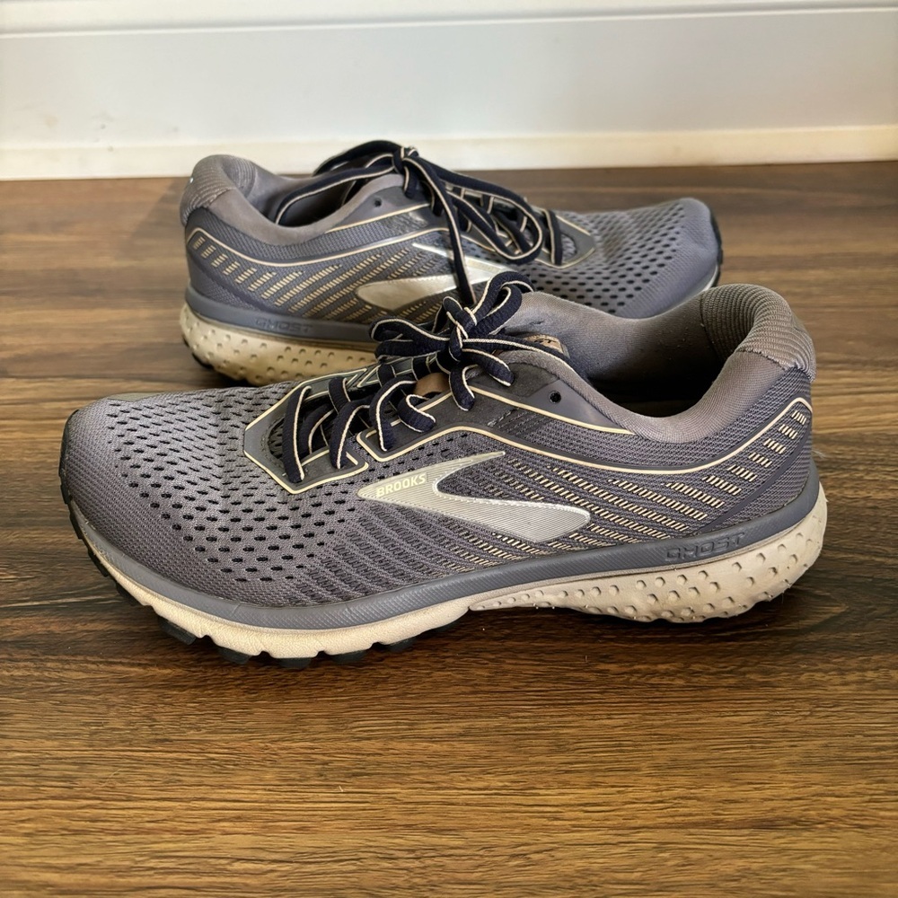 Brooks Ghost 12 1203051B086 Medium B Size Women's 6.5